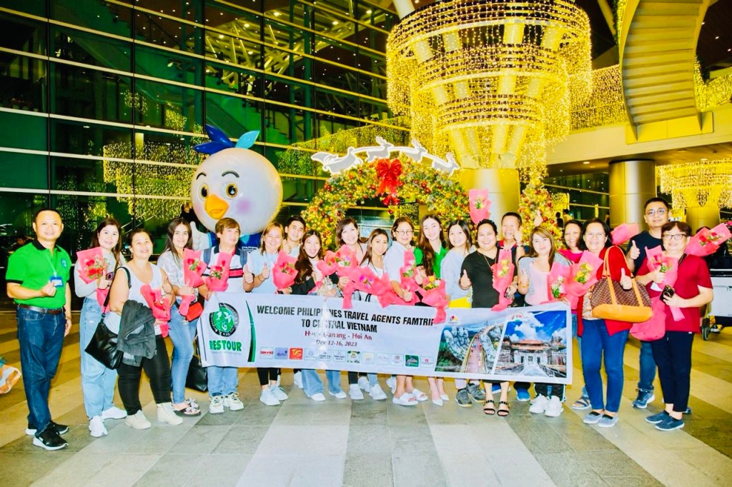 The travel agents from the Philippines joining the 2023 Vietnam fam trip organized by Restour