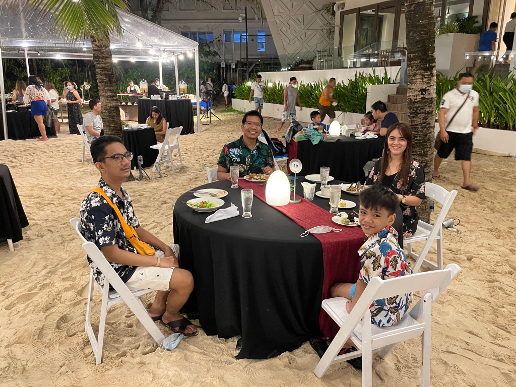 Dinner buffet at Azure Beach Club (Crimson Hotel Boracay)